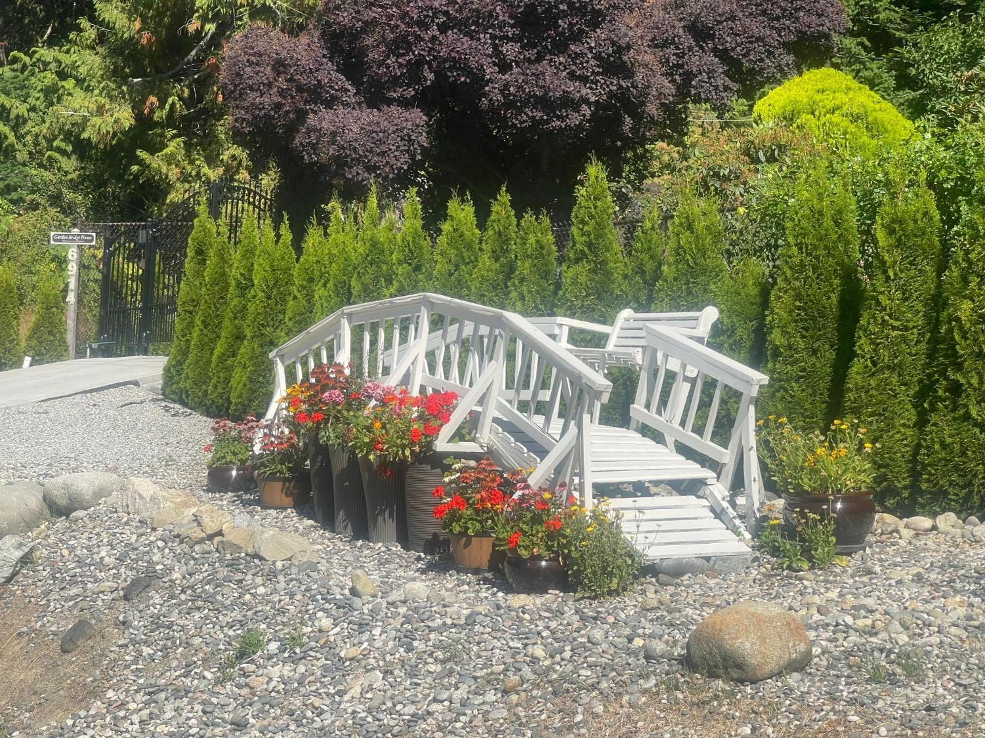 Garden Bridge House Villa Sechelt Exterior foto